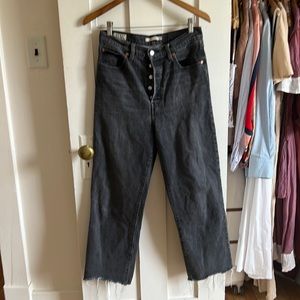 Levi’s Ribcage Ankle Straight 28, lightly worn, faded black wash distressing